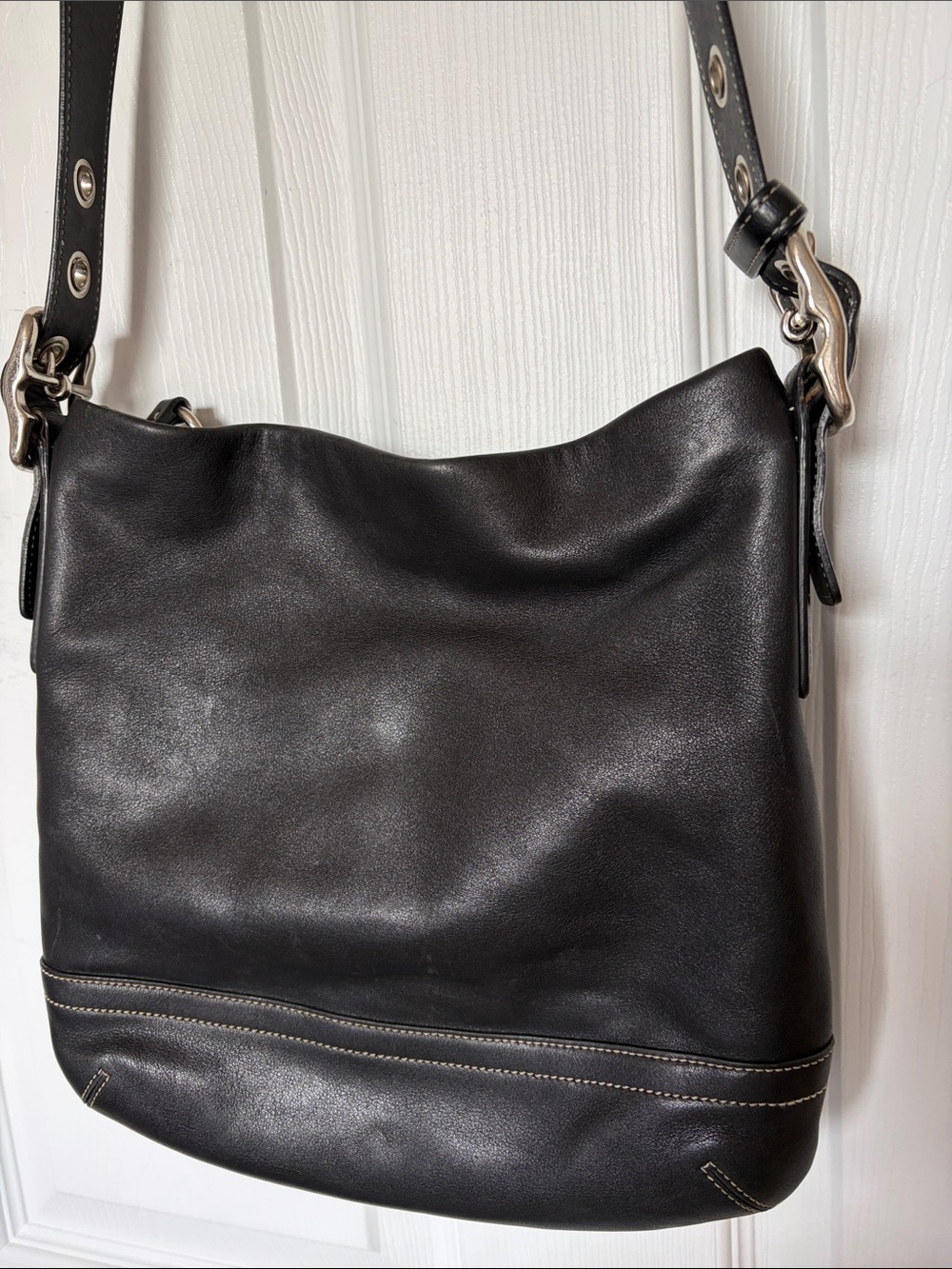 Coach Classic Black Leather Crossbody Shoulder Bag - Picture 6 of 16